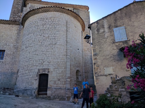 Exploring in Beaumont-de-Pertuis, France