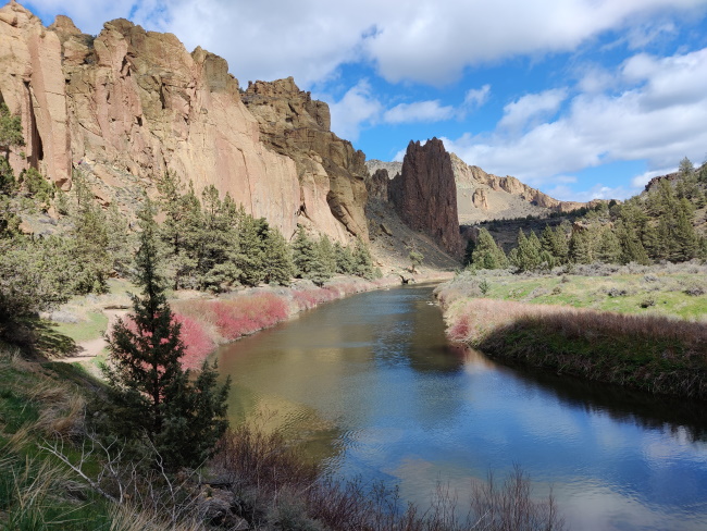 Riverside stroll at Smith Rock, OR